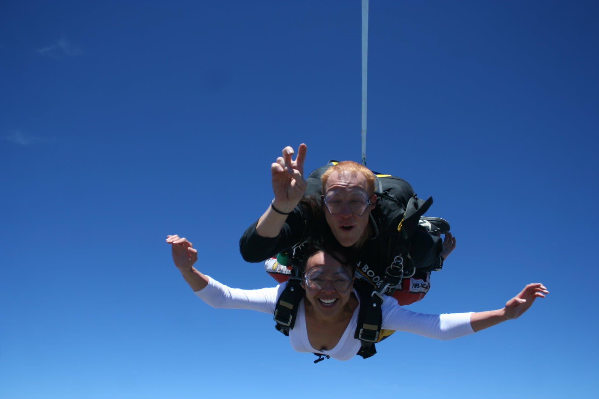 Linh skydiving