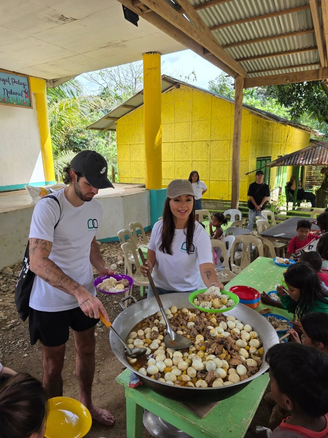 Linh volunteering